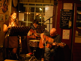 Mulligan's Irish Music Bar - Irish Pub | Live Music Venue in Amsterdam.