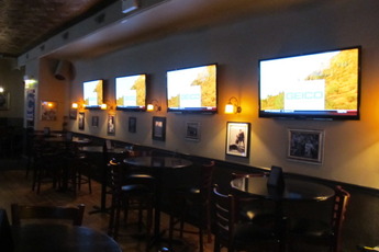 Clover Sports & Leisure - Lounge | Sports Bar in Chicago.