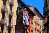 Fountain-jumping_s165x110