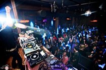Los Globos - Club | Historic Bar | Live Music Venue in Los Angeles.