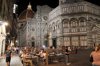 
	The Basilica di Santa Maria del Fiore (The Duomo) at night.
