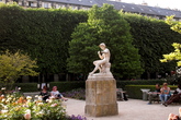 Palais-royal-gardens_s165x110