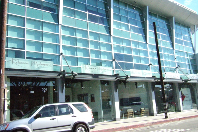 One of many galleries on Robertson Boulevard