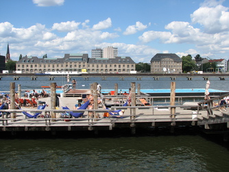 Badeschiff - Beach | Beach Bar | Outdoor Activity in Berlin.