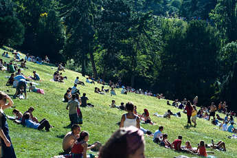 Parc des Buttes-Chaumont - Outdoor Activity | Park in Paris.