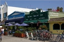Big Dean's Oceanfront Cafe - Café | Beer Garden | Burger Joint | Beach Bar in Los Angeles.