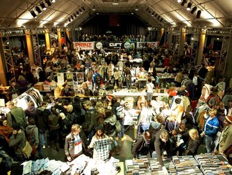 Nachtflohmärkte - Flea Market in Munich.