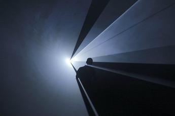 Anthony McCall: Five Minutes of Pure Sculpture - Art Exhibit in Berlin.