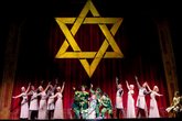 Monty-pythons-spamalot-4_s165x110