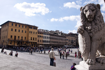 Piazza Santa Croce - Landmark | Nightlife Area | Outdoor Activity | Square in Florence.