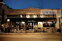 Mad River Bar & Grille - Restaurant | Sports Bar in Chicago.