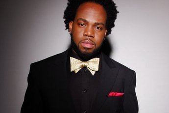 Dwele
