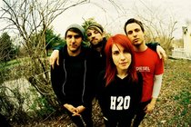 Paramore_s210x140