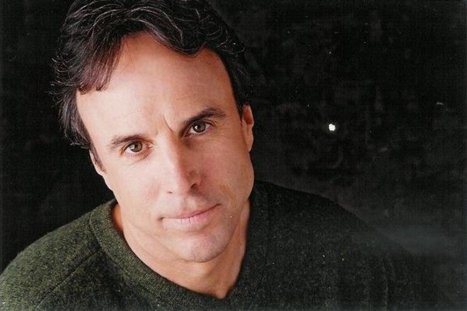 Photo of Kevin Nealon
